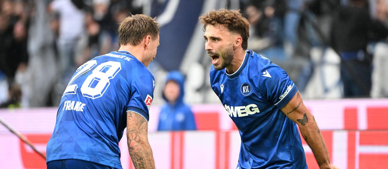 Fabian Schleusener (r.) celebrates his winning goal