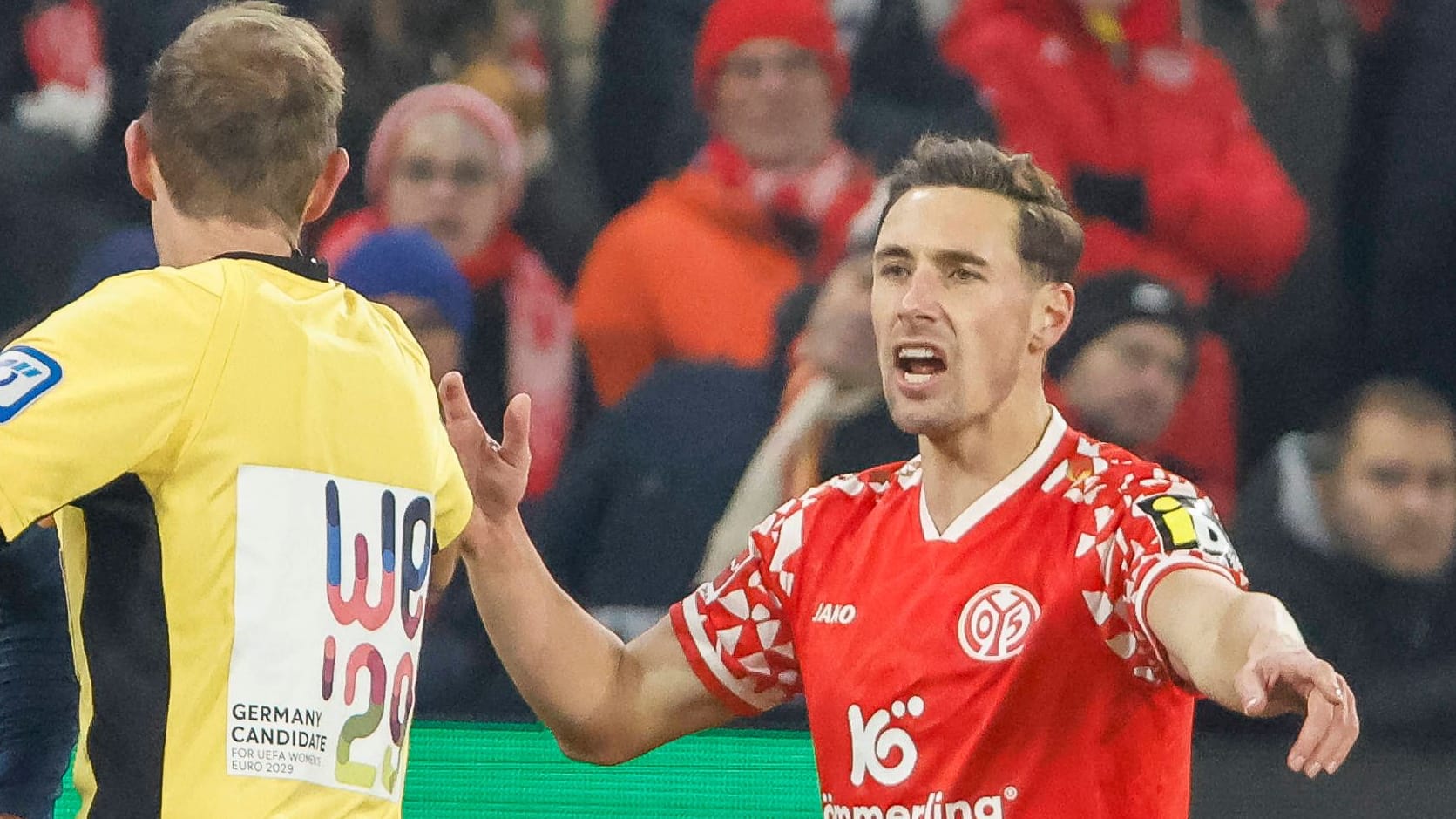 Had to leave the field against Hoffenheim: Mainz' Dominik Kohr (r.).