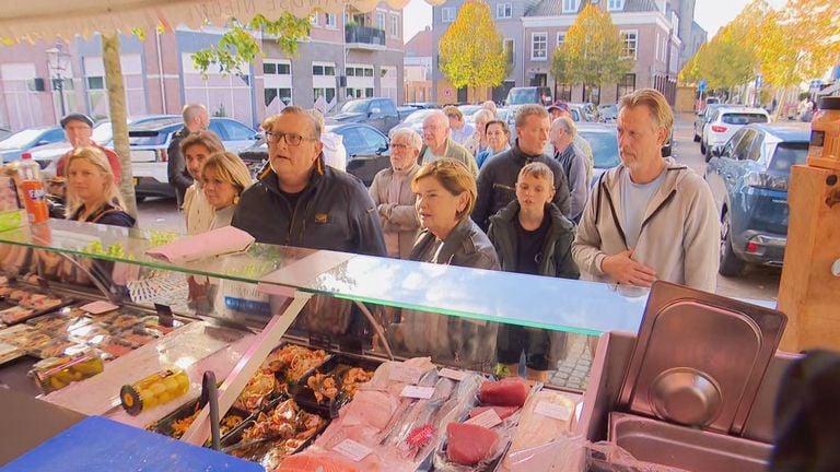 Unrest among the customers of the fish stall in Vught (photo: Omroep Brabant).