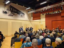 https://api.omroepbrabant.nl/img/f/$width$/$height$/0.5/0.5/bWVkaWEvcHJvZC80NzgzMDQ1LmpwZz9zdj0yMDE5LTA3LTA3JnN0PTIwMjAtMDEtMDFUMDAl M0EwMCUzQTAwWiZzZT0yMDQwLTAxLTAxVDAwJTNBMDAlM0EwMFomc3I9YiZzcD1yJnNpZz04NzVrN0J6ZDVpQ2RSQmJ1UGc4ZlhYSXh4a1RvYVBlUkY4Ynk4c3BHS1VBJTNE