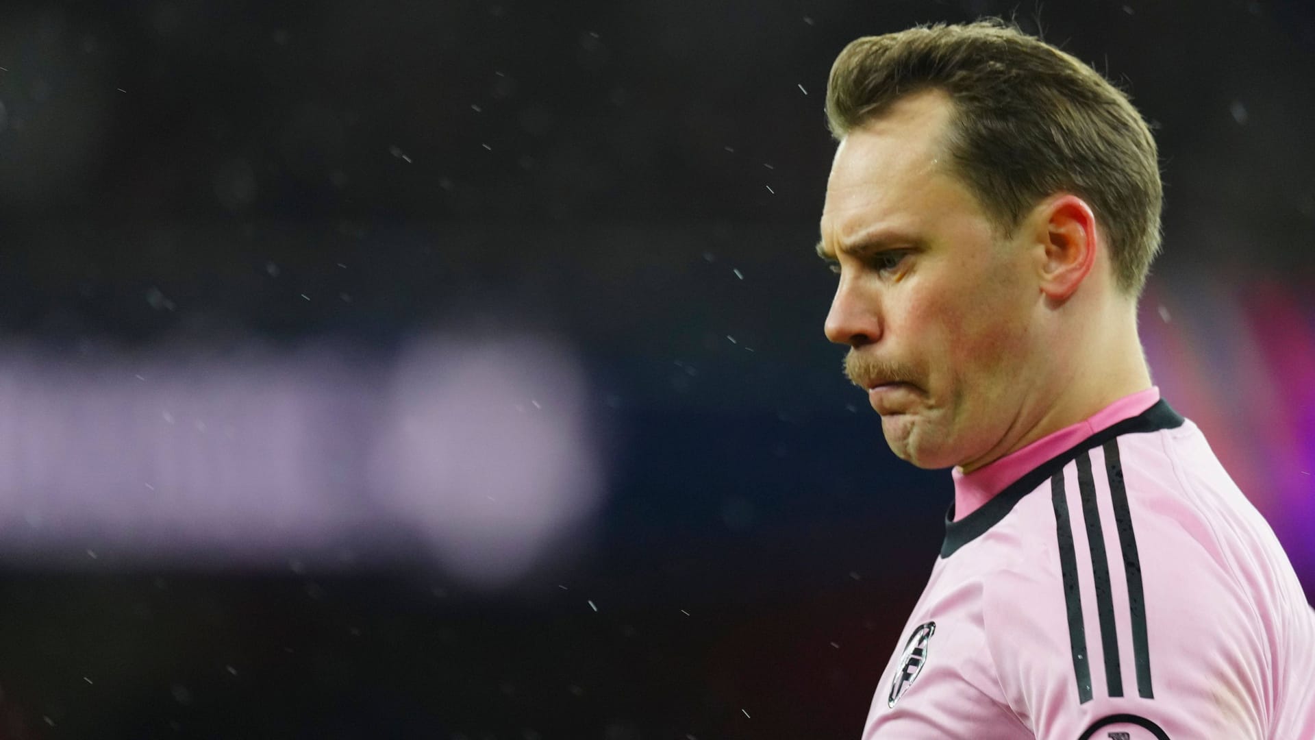 Manuel Neuer: He has been under contract with FC Bayern since 2011.