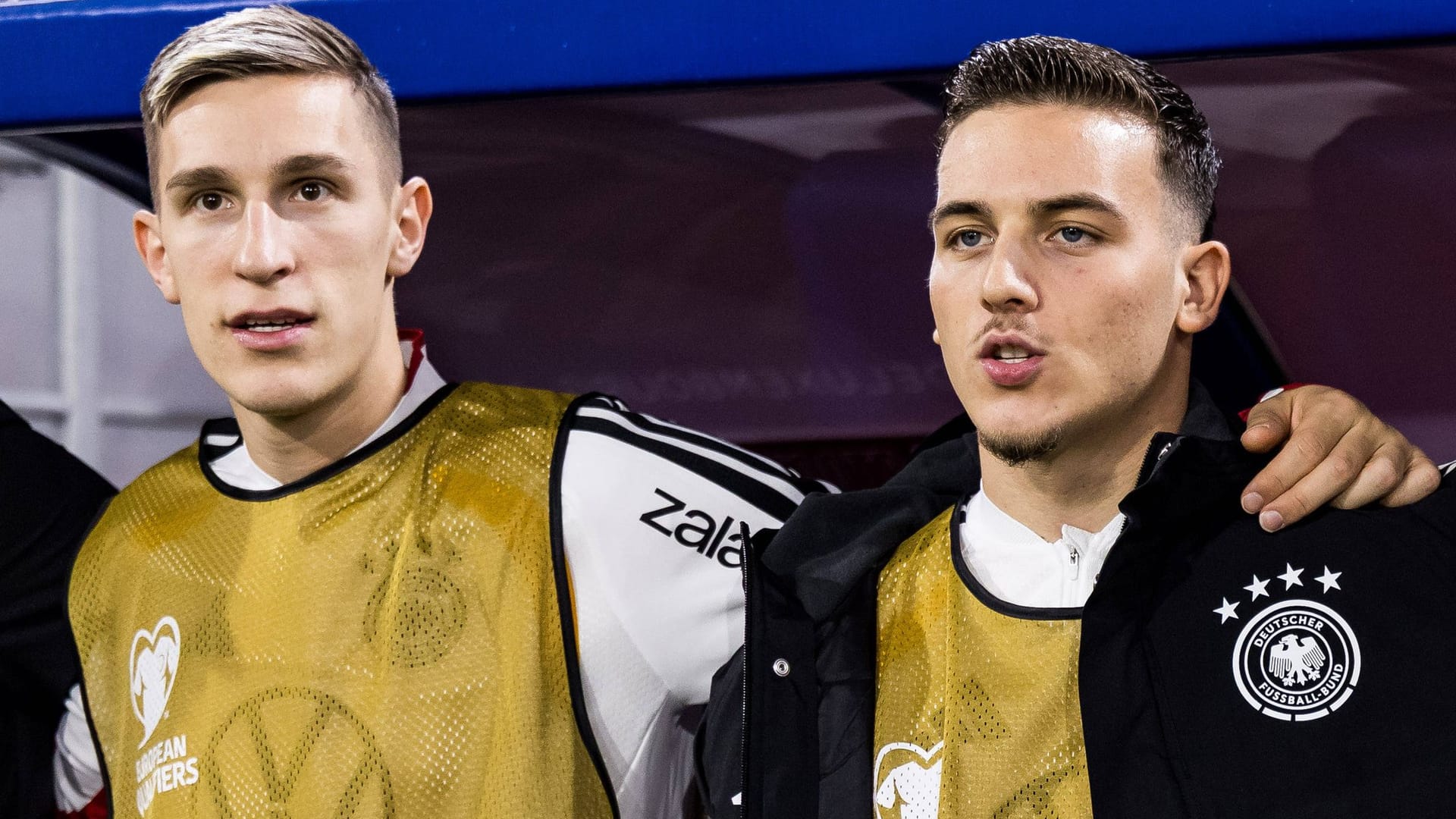 Saïd El Mala (r.) next to Nico Schlotterbeck: The Cologne player was on the bench against Luxembourg.
