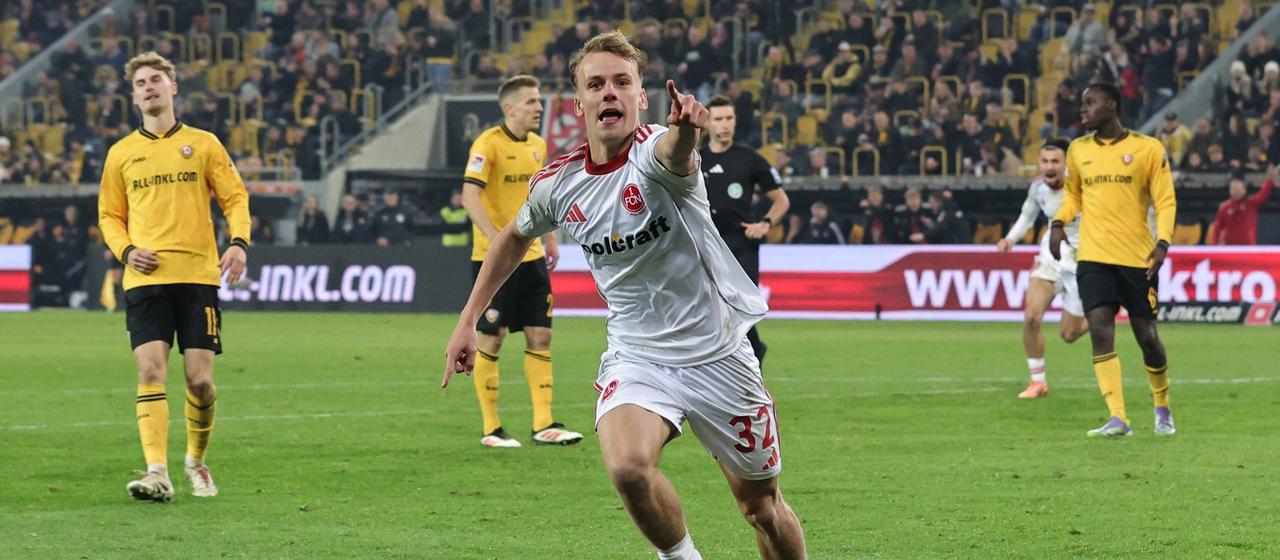 Tim Janisch celebrates his goal 
