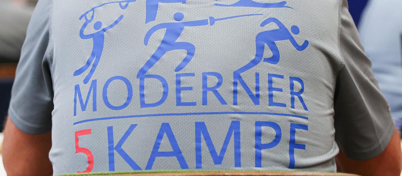Vest with inscription "Modern pentathlon"