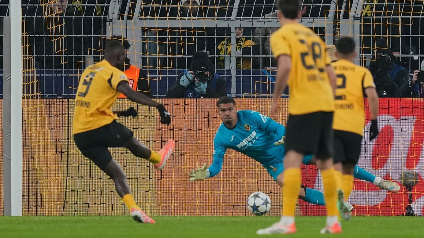 The interim 3-0: Serhou Guirassy on the penalty kick against Villarreal, he then scored with a follow-up shot.