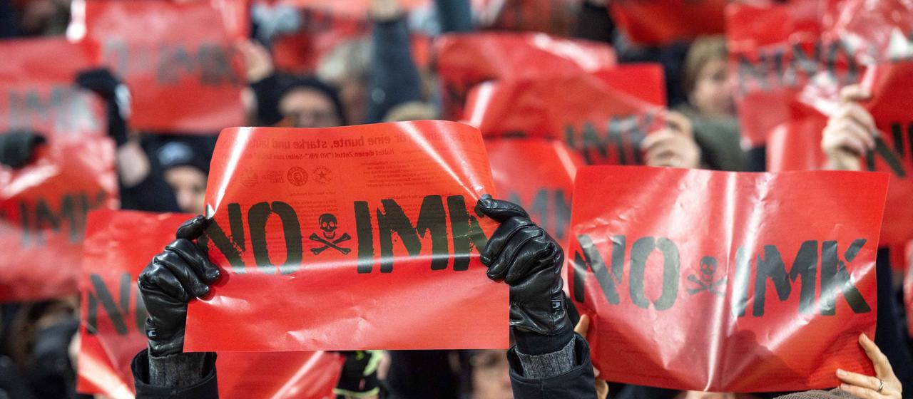 "No IMK"-Posters in protest against the plans of the Conference of Interior Ministers to regulate stadium visits