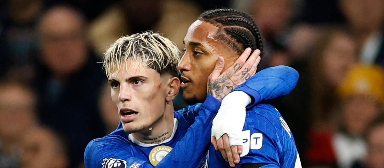 Alejandro Garnacho and Joao Pedro celebrate