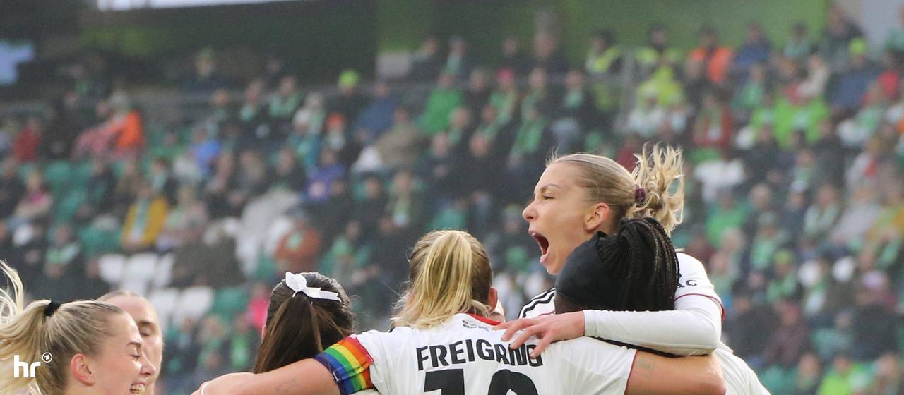 Celebrations from SGE women during their victory in Wolfsburg.