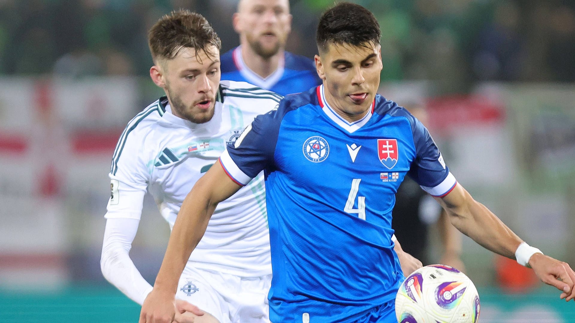 Slovakia's Adam Obert (r.) in a duel against his opponent: The team will face Germany on Monday.