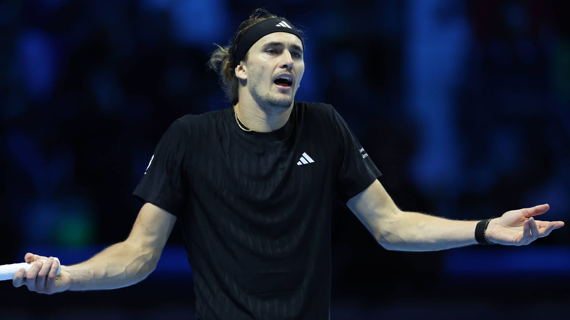 At a loss: Alexander Zverev in the match against Félix Auger-Aliassime.