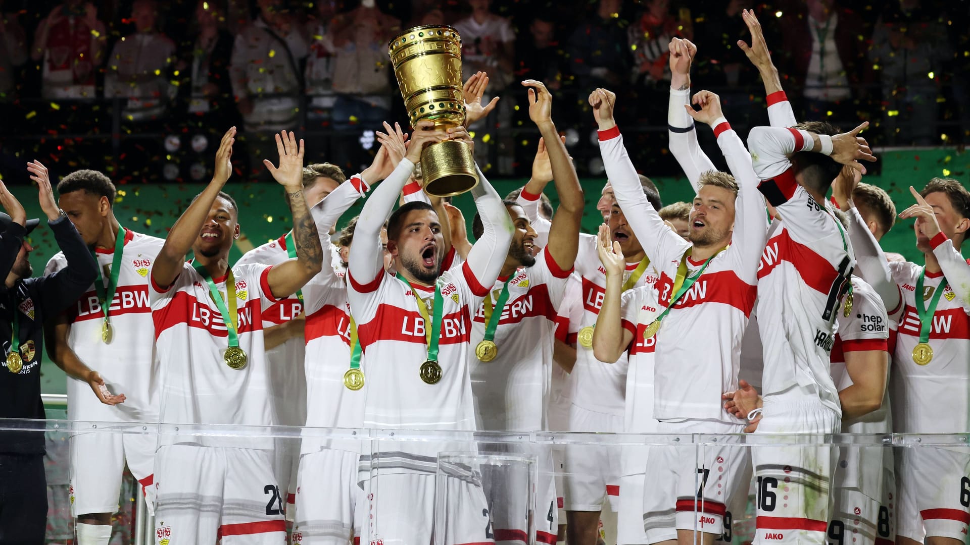 Title holder VfB Stuttgart celebrates with the DFB Cup: Will these scenes soon no longer be seen in the Olympic Stadium?