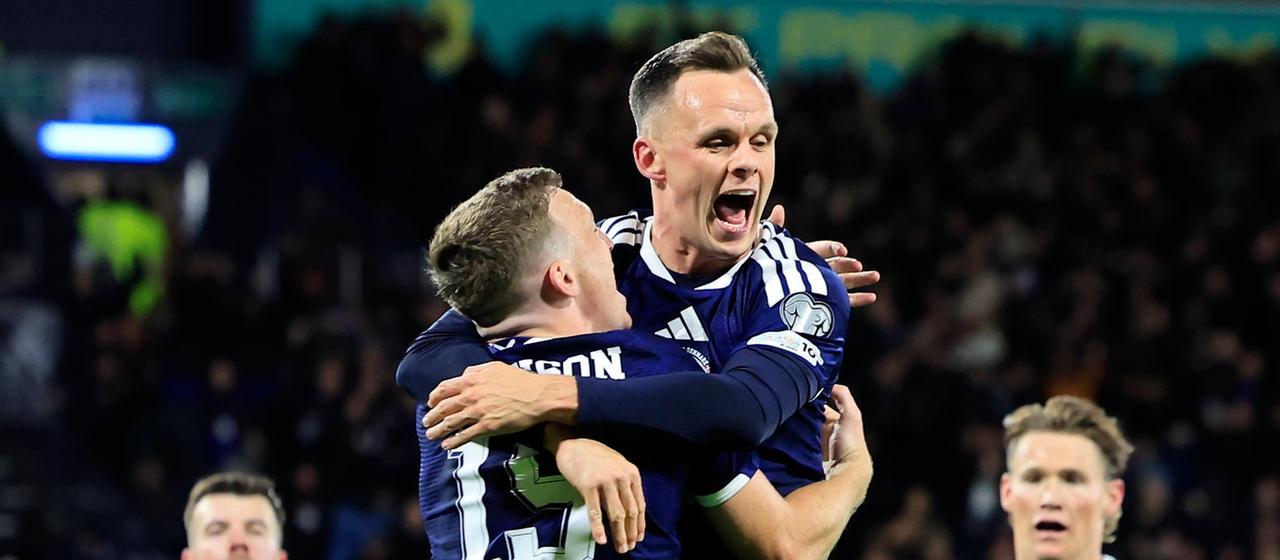   Lawrence Shankland celebrates his goal
