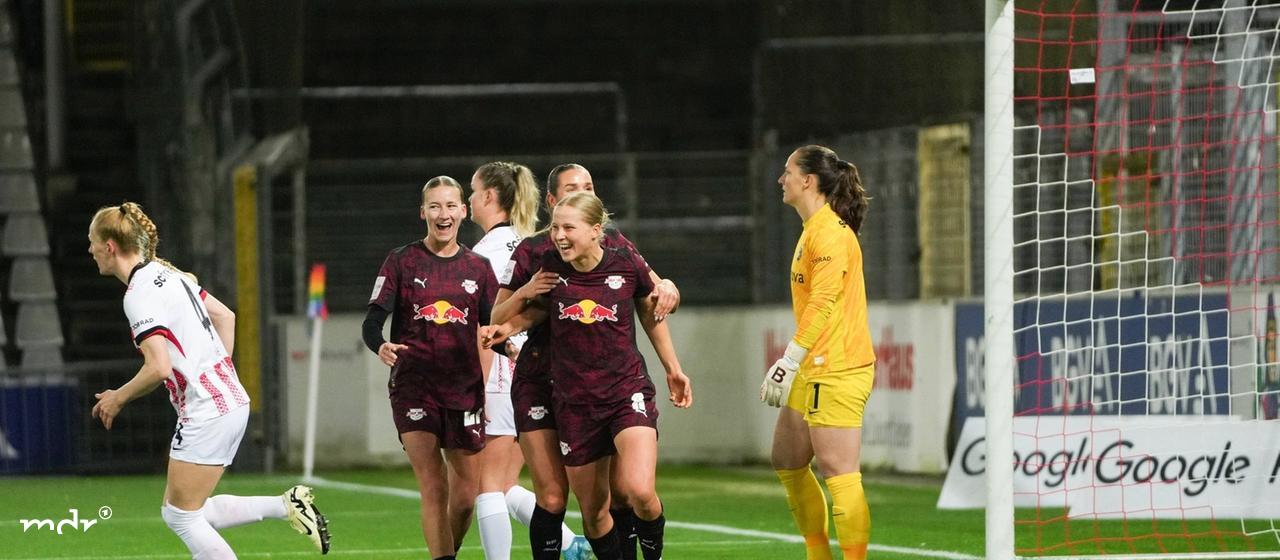Goal celebration for the 0:1 by Emilía Ásgeirsdóttir (RB Leipzig, 8) 
