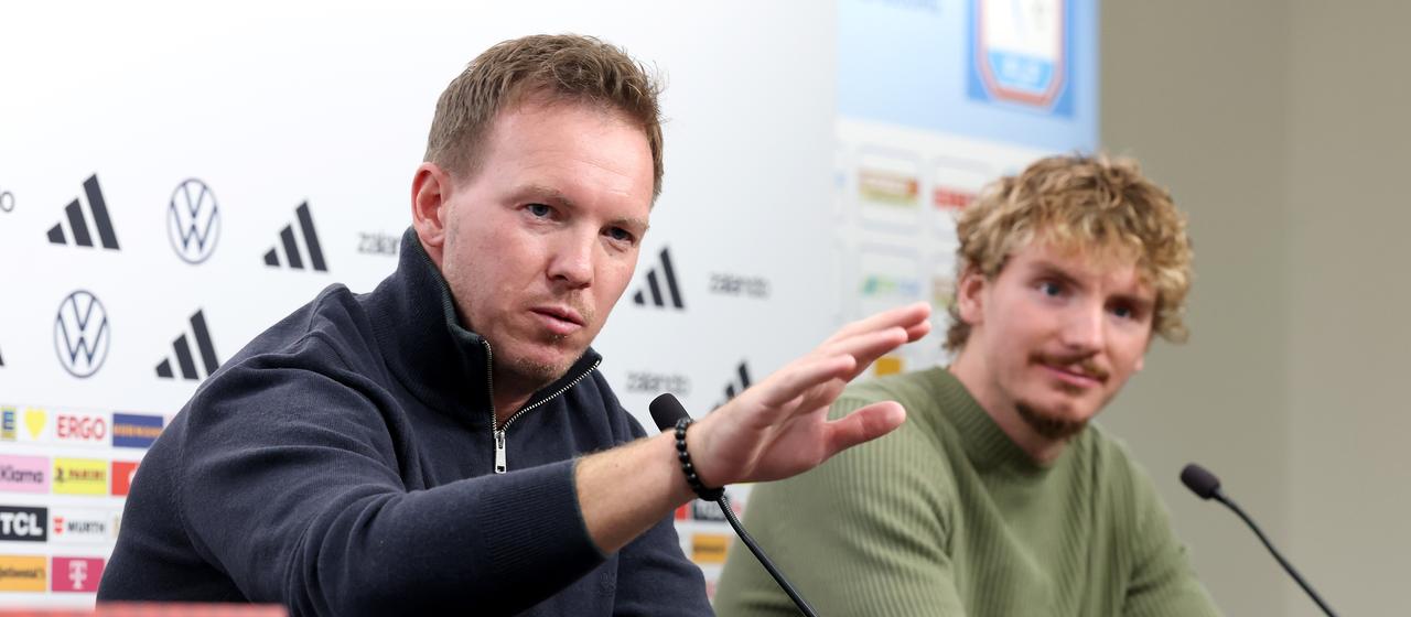 Julian Nagelsmann (l.) and Nick Woltemade (r.) during the press conference