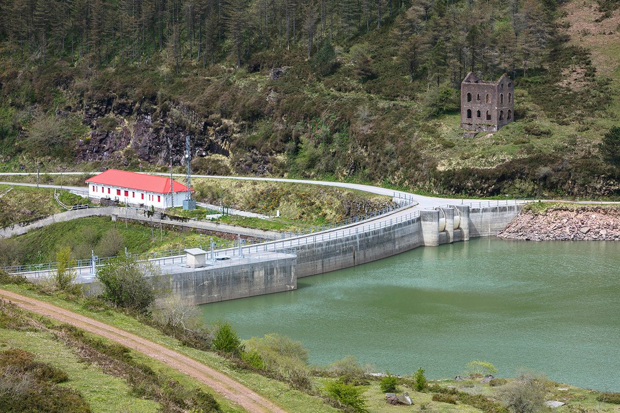 Hydro pumping: large-scale renewable storage