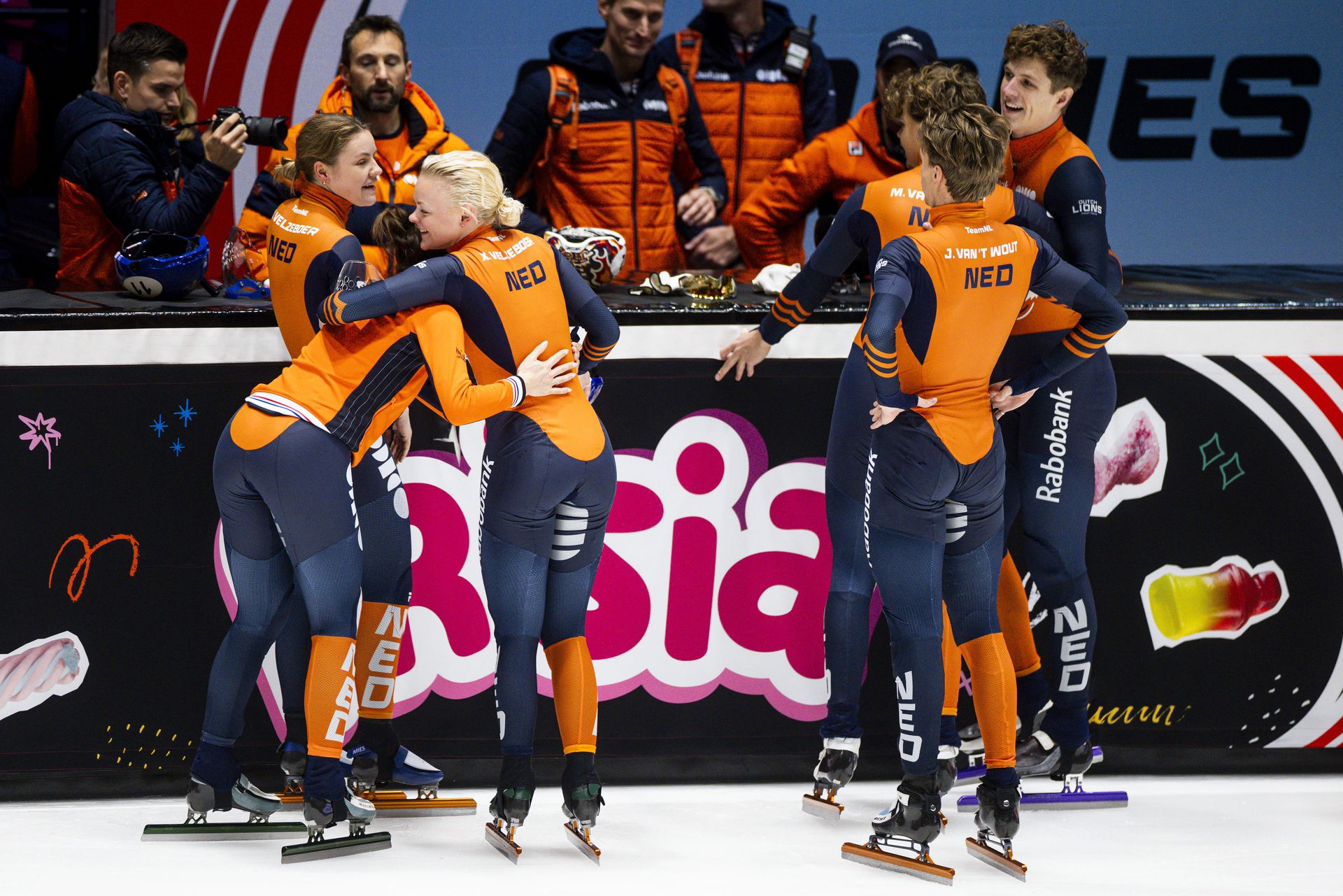 The Dutch team celebrates its victory in the mixed relay. 