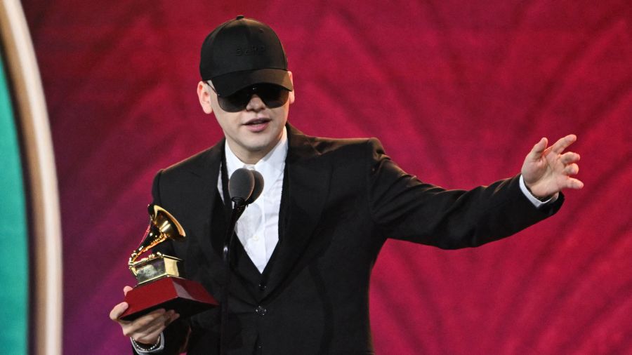Photogallery The Argentine producer and composer Bizarrap receives the award for Best Latin Electronic Music Performance for