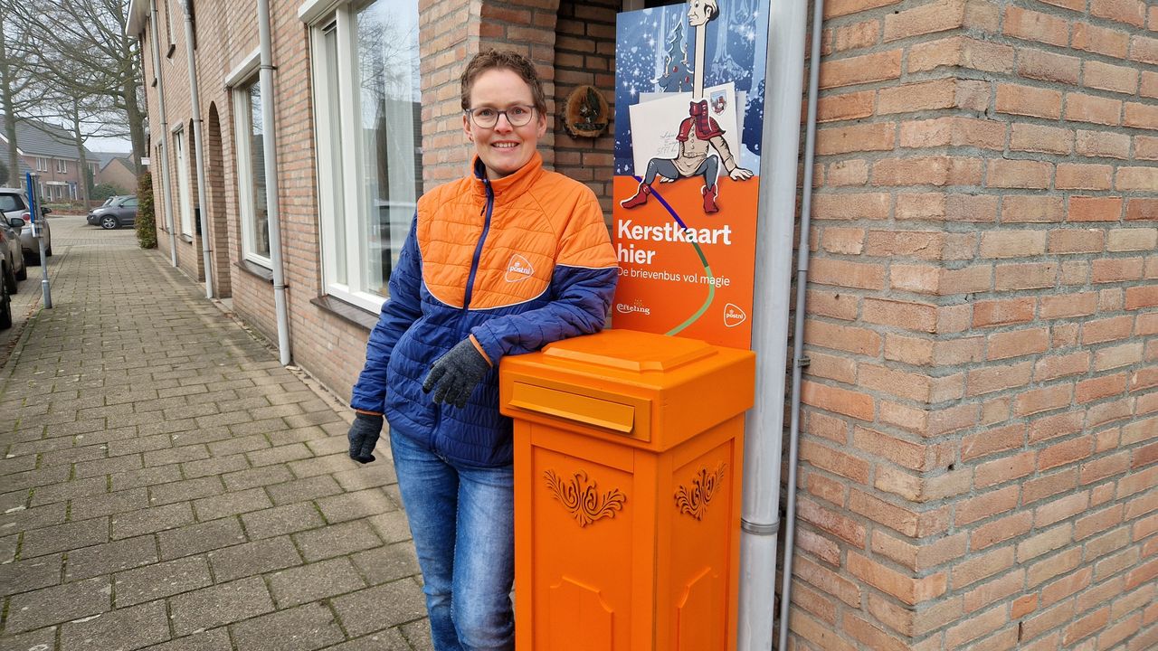 Hanneke at her mailbox