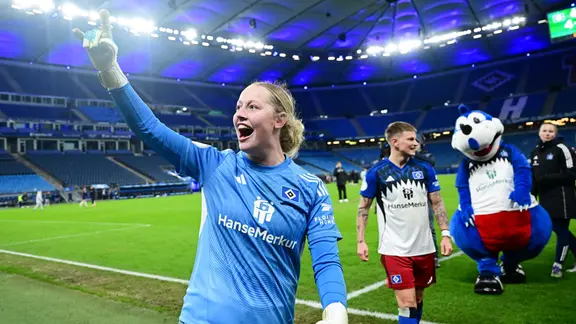 Celebrations from goalkeeper Larissa Haidner from Hamburger SV | Valeria Witters Celebrations from goalkeeper Larissa Haidner from Hamburger SV
