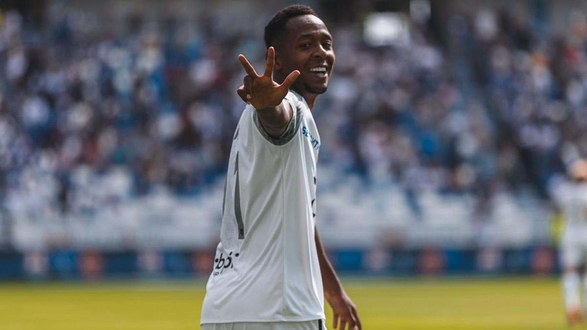 Brayan Alexander Gil is being key