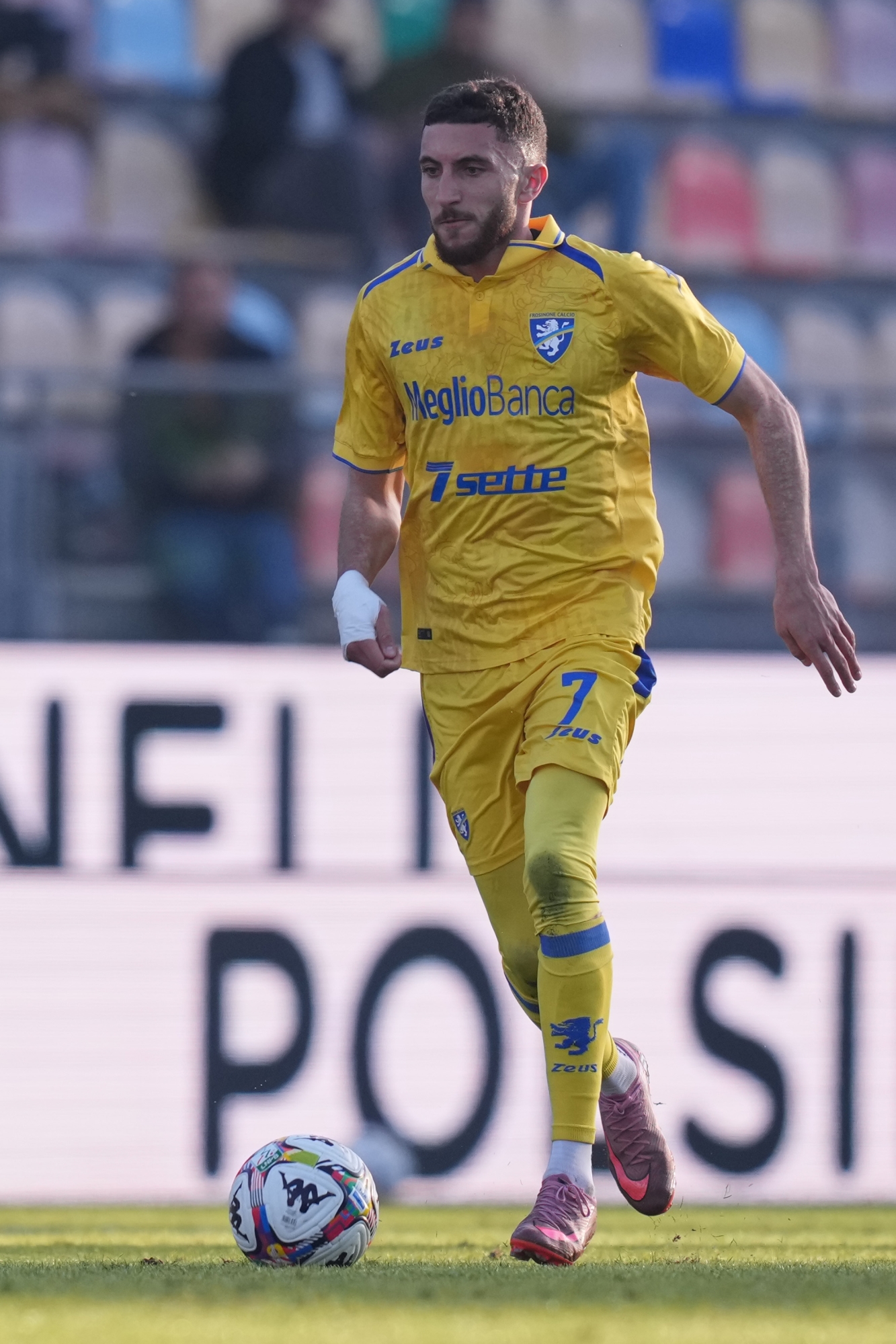 Frosinone's Fares Ghedjemis during the Serie BKT soccer match between Frosinone and Juve Stabia at the Frosinone Benito Stirpe stadium, Italy - Saturday, December 8, 2025 - Sport Soccer ( Photo by Alfredo Falcone/LaPresse )