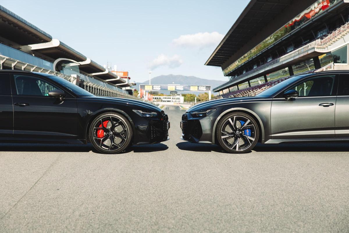 On the outside, the body of Marc's car is Mito Black, while Álex's is Daytona Gray