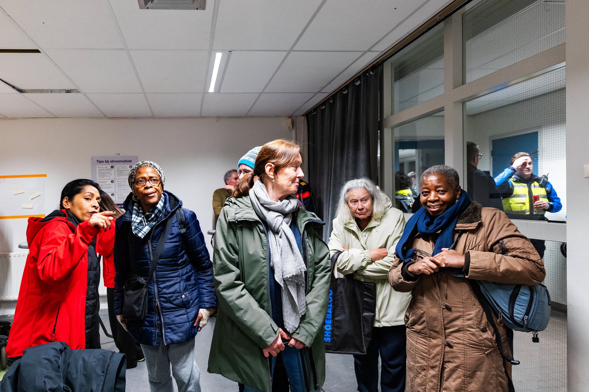 Neighbors are curious and visit the emergency support point during the exercise.