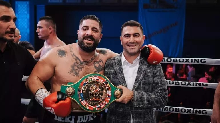 umut-camkiran-wbc-agir-siklet-asya-kemeri-macinda-abel-pesutu-maglup-etti-1765783418664.jpeg