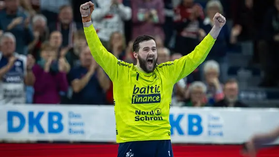 SG goalkeeper Benjamin Buric