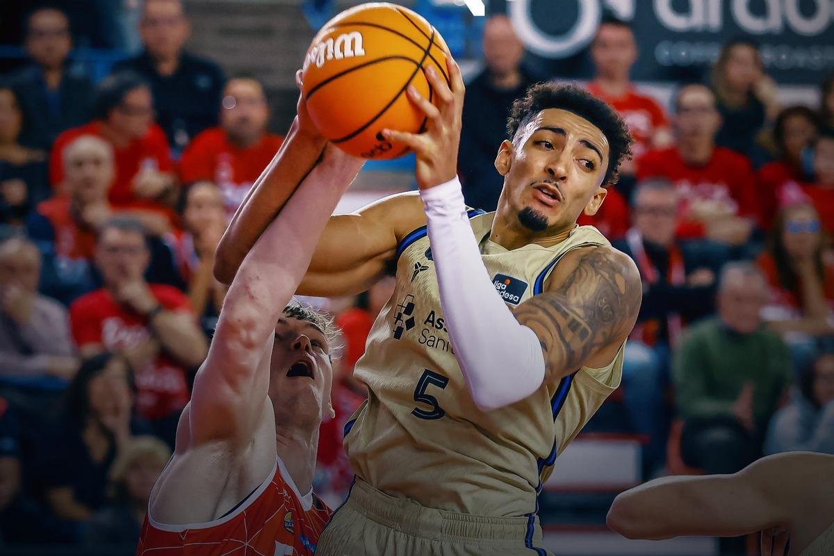 Miles Norris played his first Endesa League game, replacing Miles Cale