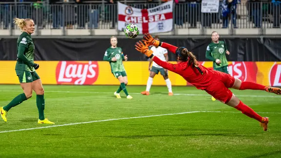 Wolfsburg's goalkeeper Stina Johannes during a parade