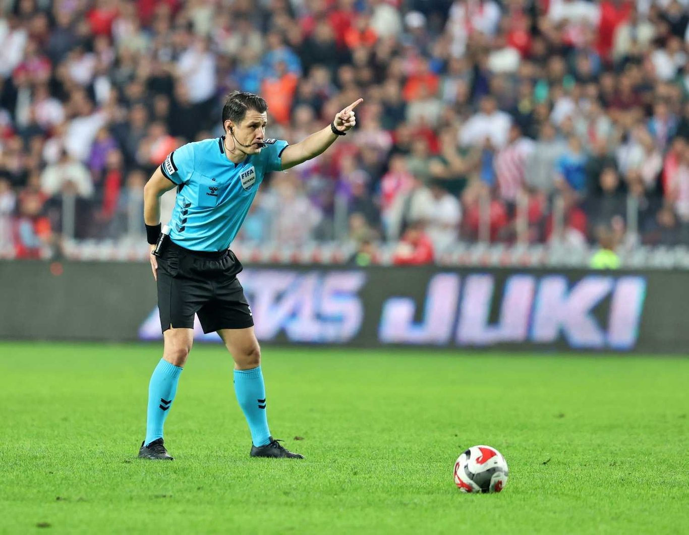 Galatasaray-Başakşehir match referee