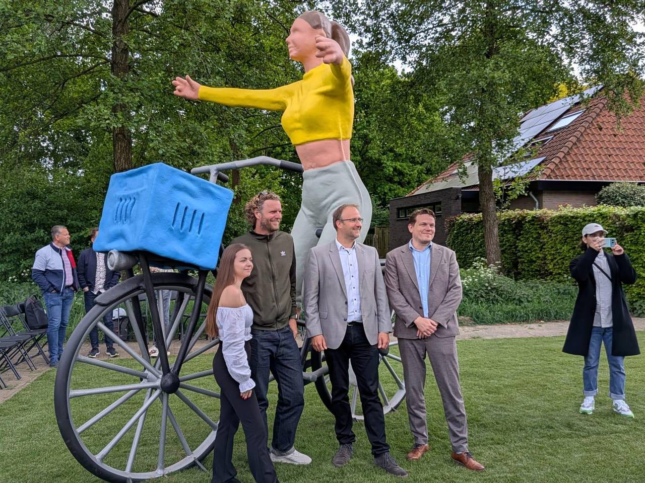 https://api.omroepbrabant.nl/img/f/$width$/$height$/0.53/0.49/bWVkaWEvcHJvZC80Njk3NDE4LmpwZz9zdj0yMDE5LTA3LTA3JnN0PTIwMjAtMDEtMDFUMDAlM 0EwMCUzQTAwWiZzZT0yMDQwLTAxLTAxVDAwJTNBMDAlM0EwMFomc3I9YiZzcD1yJnNpZz0lMkJQUVE4dnNLc3dBdkJJWklvVHcydUFUWnpRU1IySFpBeExzU0M5a3NoUlElM0Q=