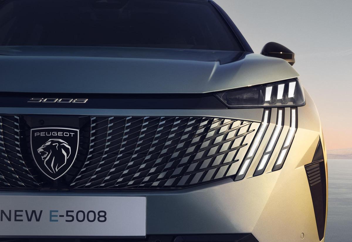 Peugeot E-5008