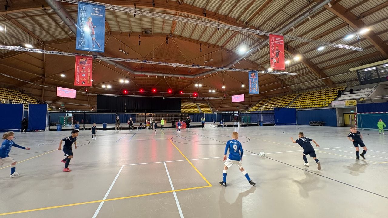 Football players in action during the 'Jussie Cup' (Photo: Imke van de Laar)