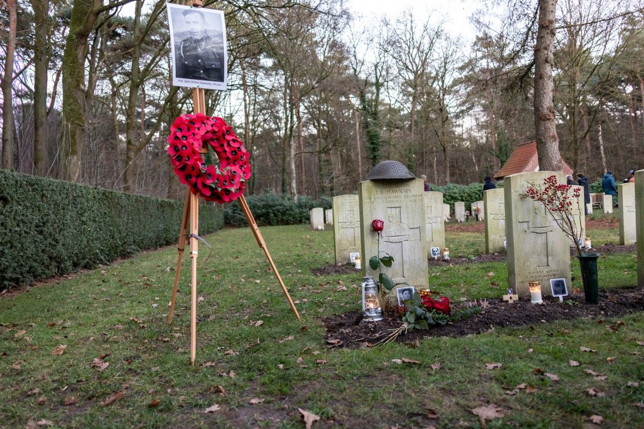 Soldier is commemorated (photo: Albert Hendriks).
