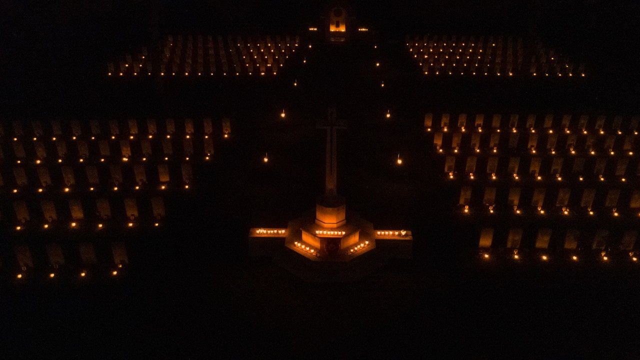 281 candles burn in the evening (photo: Albert Hendriks).
