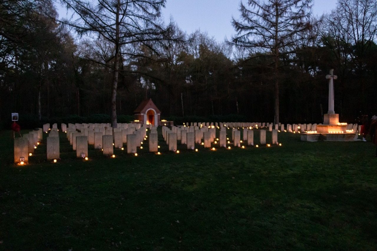 Lights on the war graves (Soldier is commemorated (photo: Albert Hendriks).