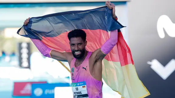 Amanal Petros celebrates his second place at the Valencia Marathon