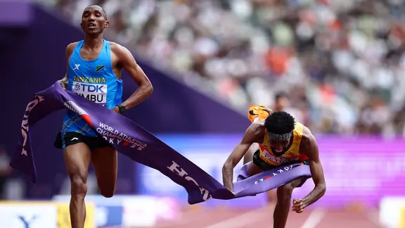 Photo finish of the men's marathon with Alphonce Felix Simbu and Amanal Petros