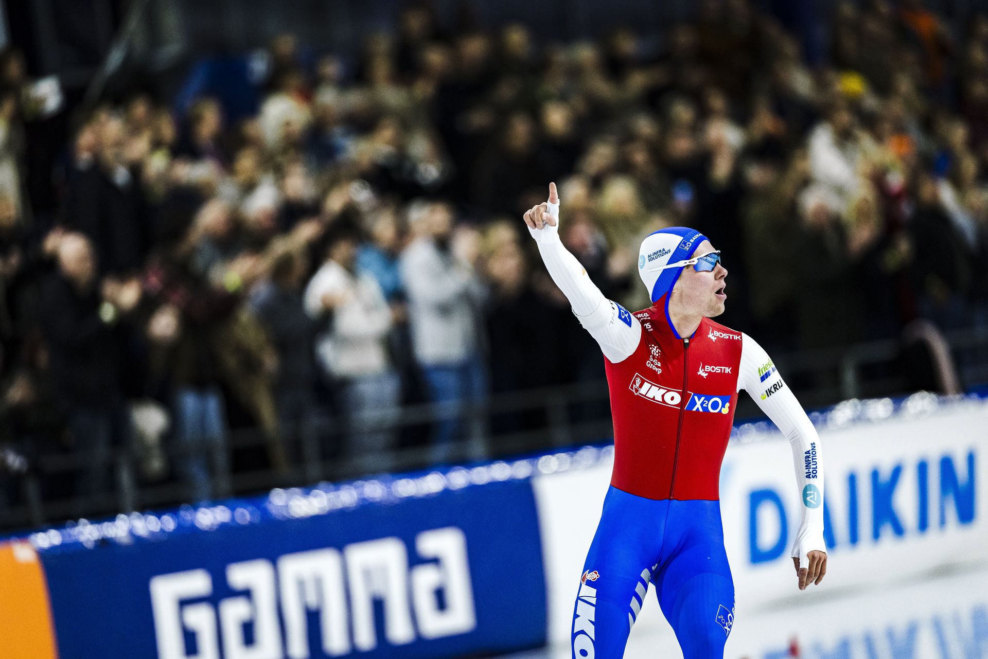 Stijn van de Bunt surprisingly won the 5,000 meters at the OKT in Thialf. “I don't think I realize yet that I have qualified for the Games.”