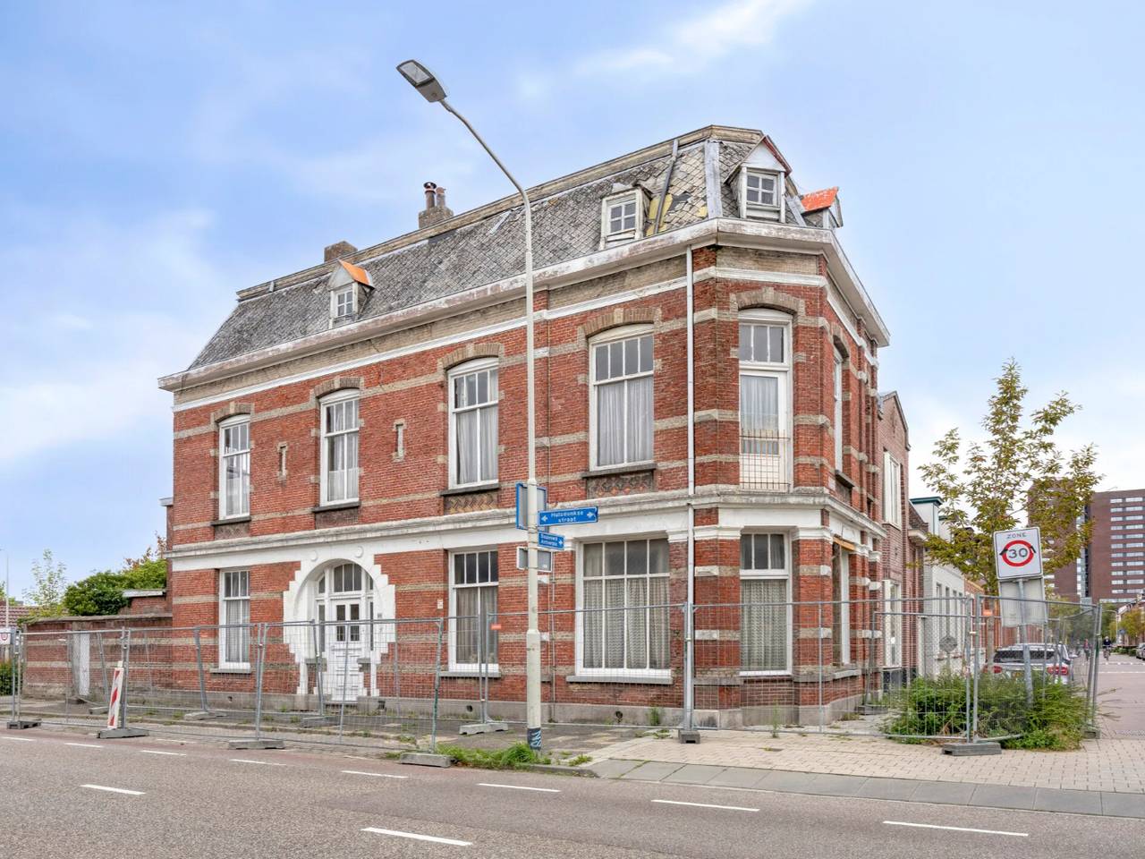 https://api.omroepbrabant.nl/img/f/$width$/$height$/0.50/0.50/cmV2aXNpb25zLzQ4MTAwNDYtMS5qcGc_c2U9MjA0NS0wMS0wMVQxMCUzQTQwJTNBMDBaJnNpZz1GMHFLS ExiQjdTeCUyQnhFREM1cjhtN2t6TkFUOE04WE1naUtFcU1tVlFwRTQlM0Qmc3A9ciZzcHI9 aHR0cHMmc3I9YiZzdD0yMDI1LTAxLTAxVDEwJTNBNDAlM0EwMFomc3Y9MjAyMC0xMC0wMg==