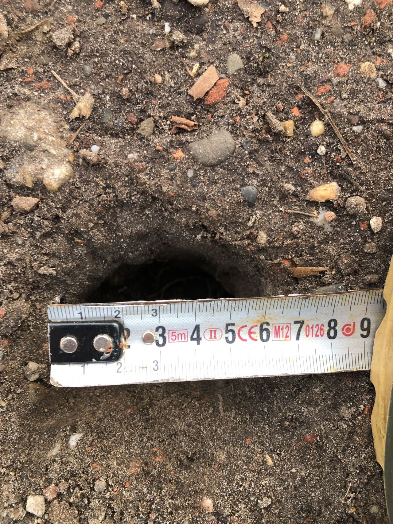 The hole with measuring tape (photo: Sjaak van den Berg).