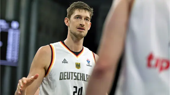 Tibor Pleiss in the jersey of the German national basketball team
