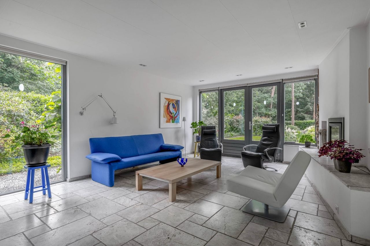 The current owners prefer to sit by the stove (photo: Van Santvoort – Eersel).