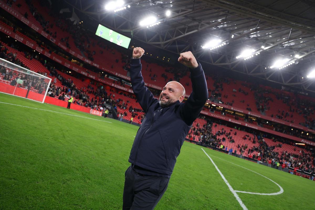 Manolo González celebrates his fifth consecutive victory after winning in San Mamés