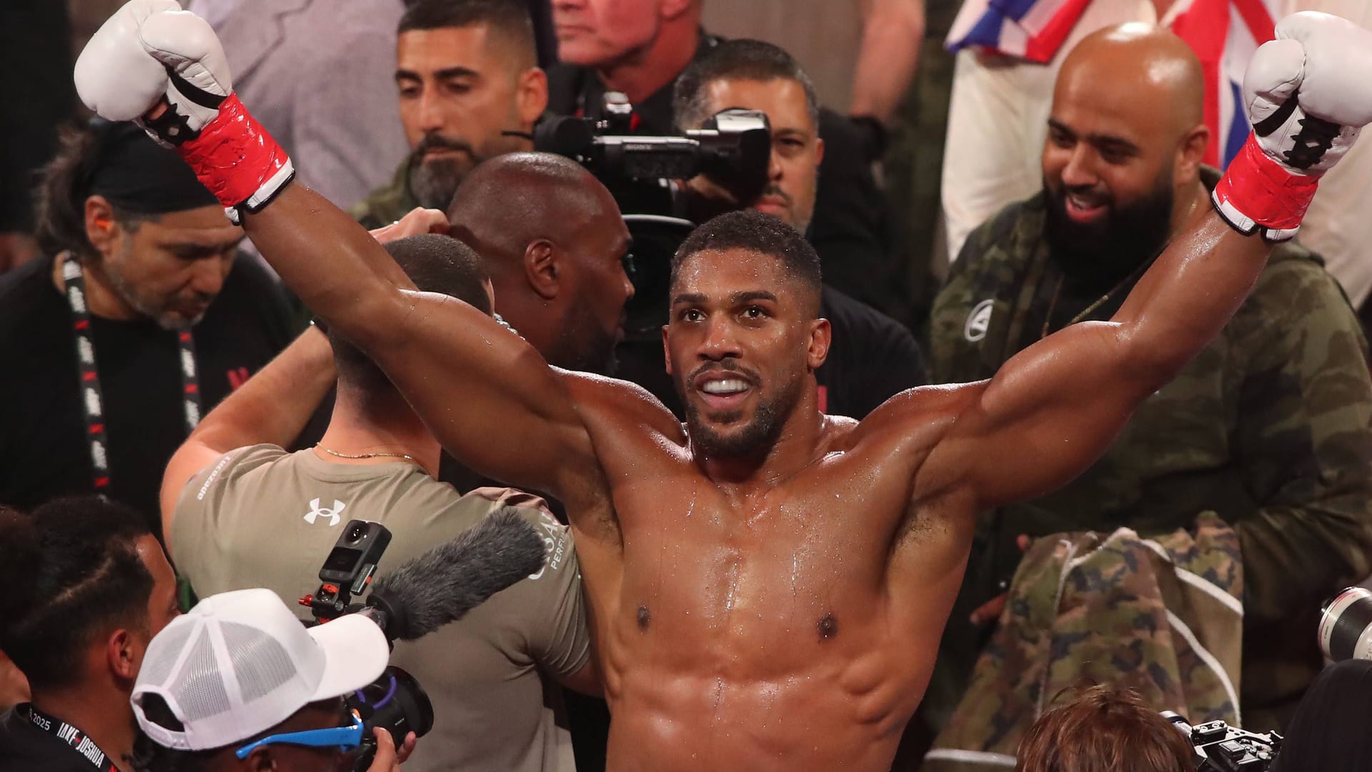 Anthony Joshua: He defeated the YouTuber in the sixth round.