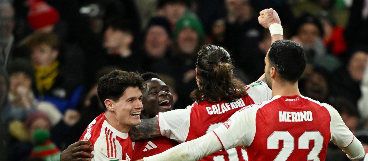 Arsenal's Saka and his teammates celebrate Crystal Palace's own goal