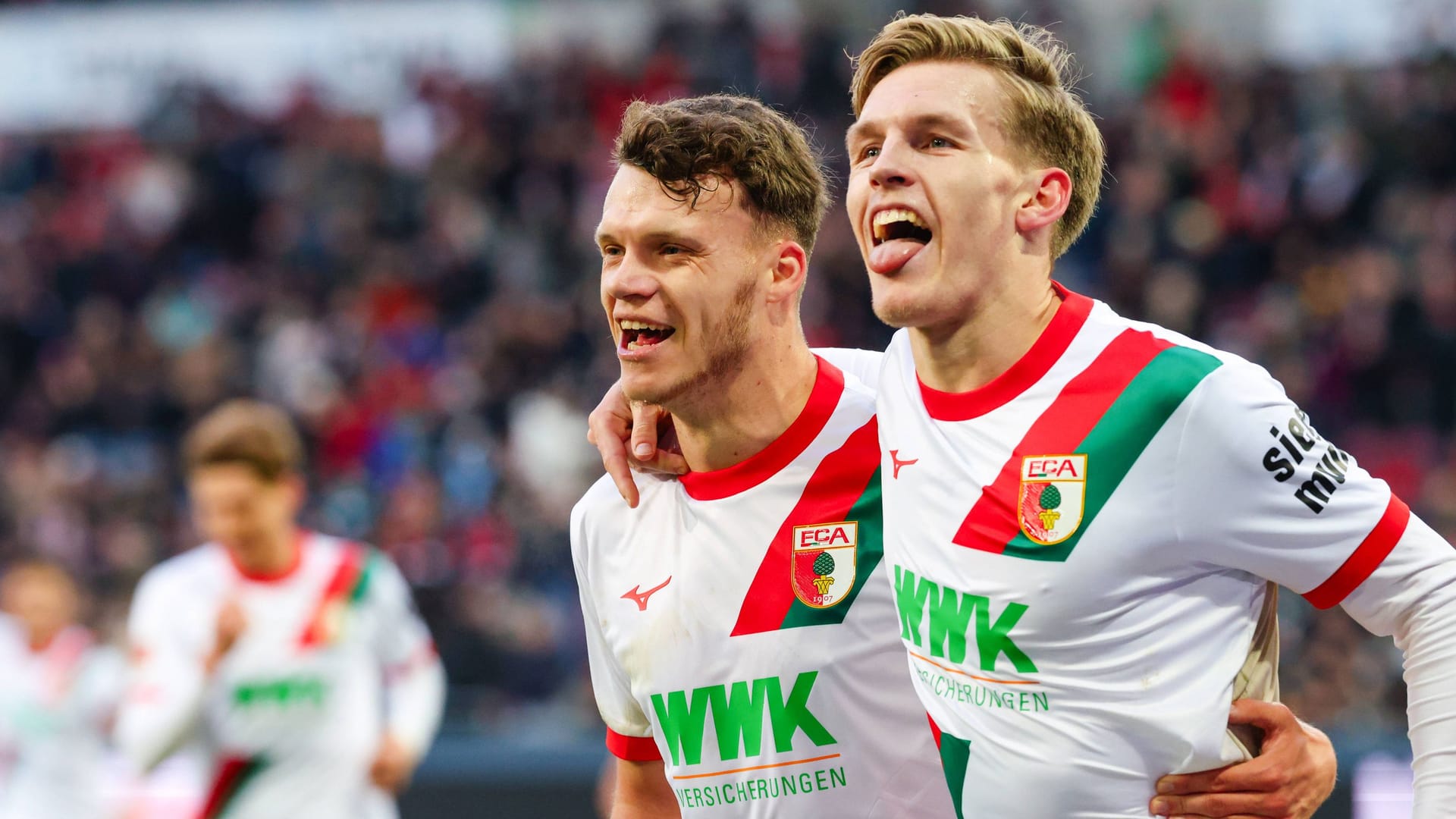 Robin Fellhauer and Anton Kade (r.): The 21-year-old made it 2-0.