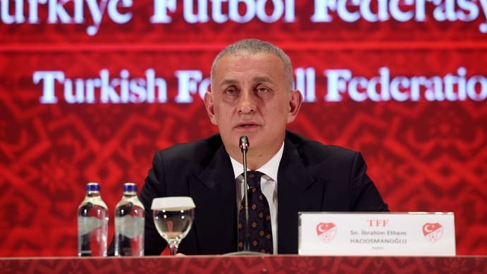 The bad news continues: Turkish association leader Ibrahim Hacıosmanoğlu at a press conference.